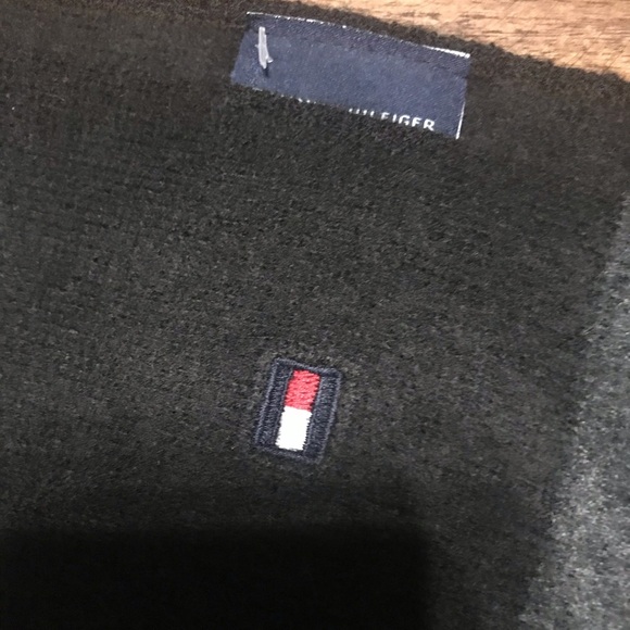 Tommy Hilfiger Men’s Scarf - Picture 4 of 7